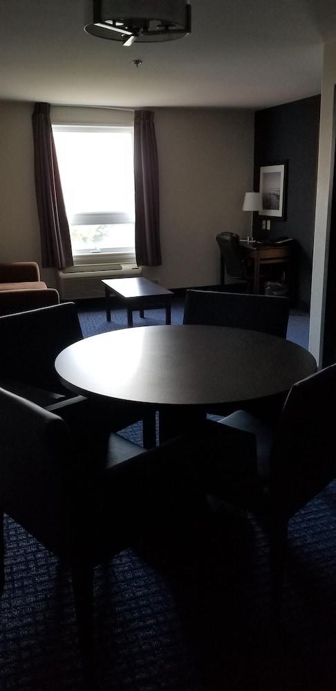 ซูเปอร์ 8 บาย วินด์แฮม ลาชแน/แตร์บอน Hotel แตร์บอนน์ ภายนอก รูปภาพ