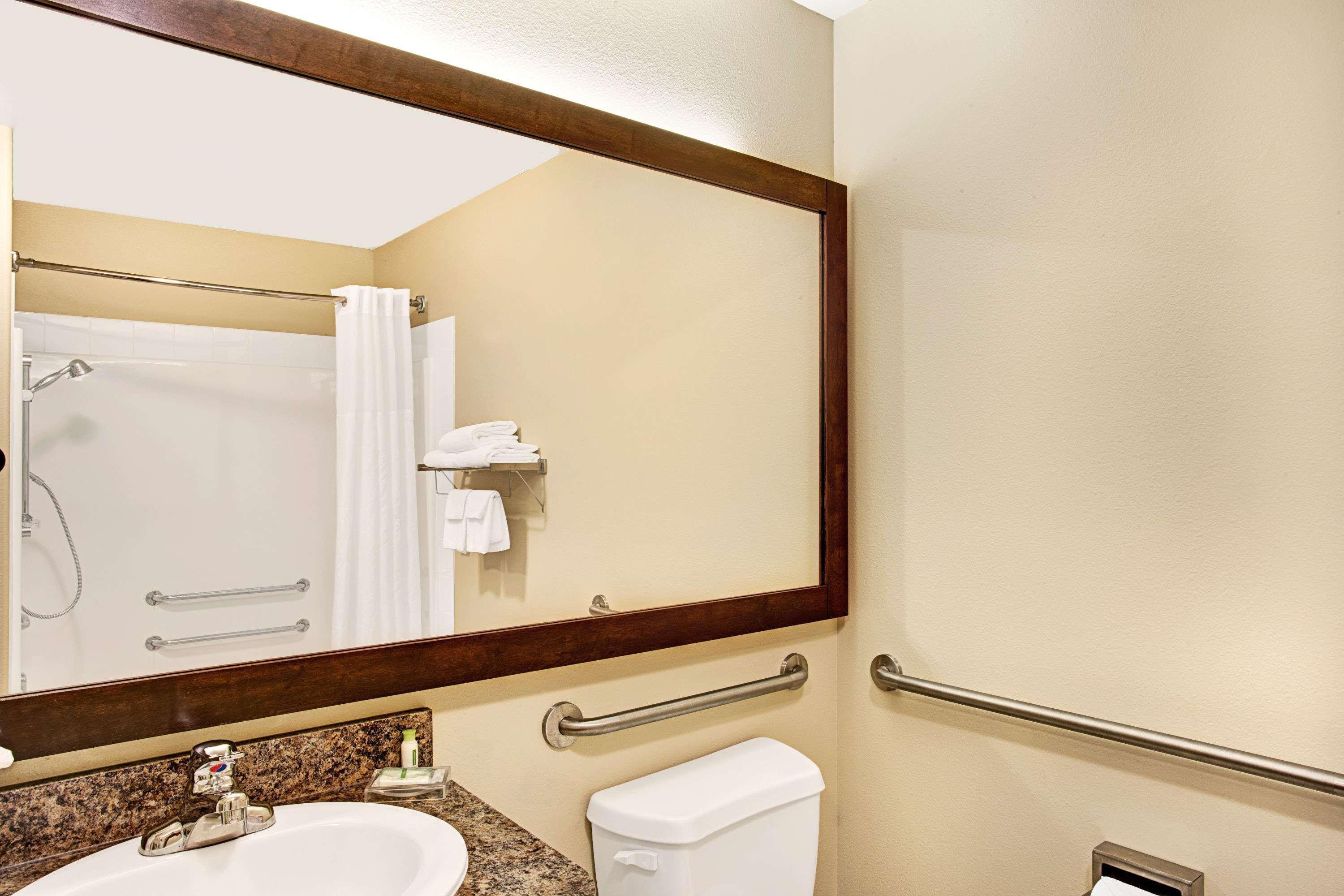 ซูเปอร์ 8 บาย วินด์แฮม ลาชแน/แตร์บอน Hotel แตร์บอนน์ ภายนอก รูปภาพ