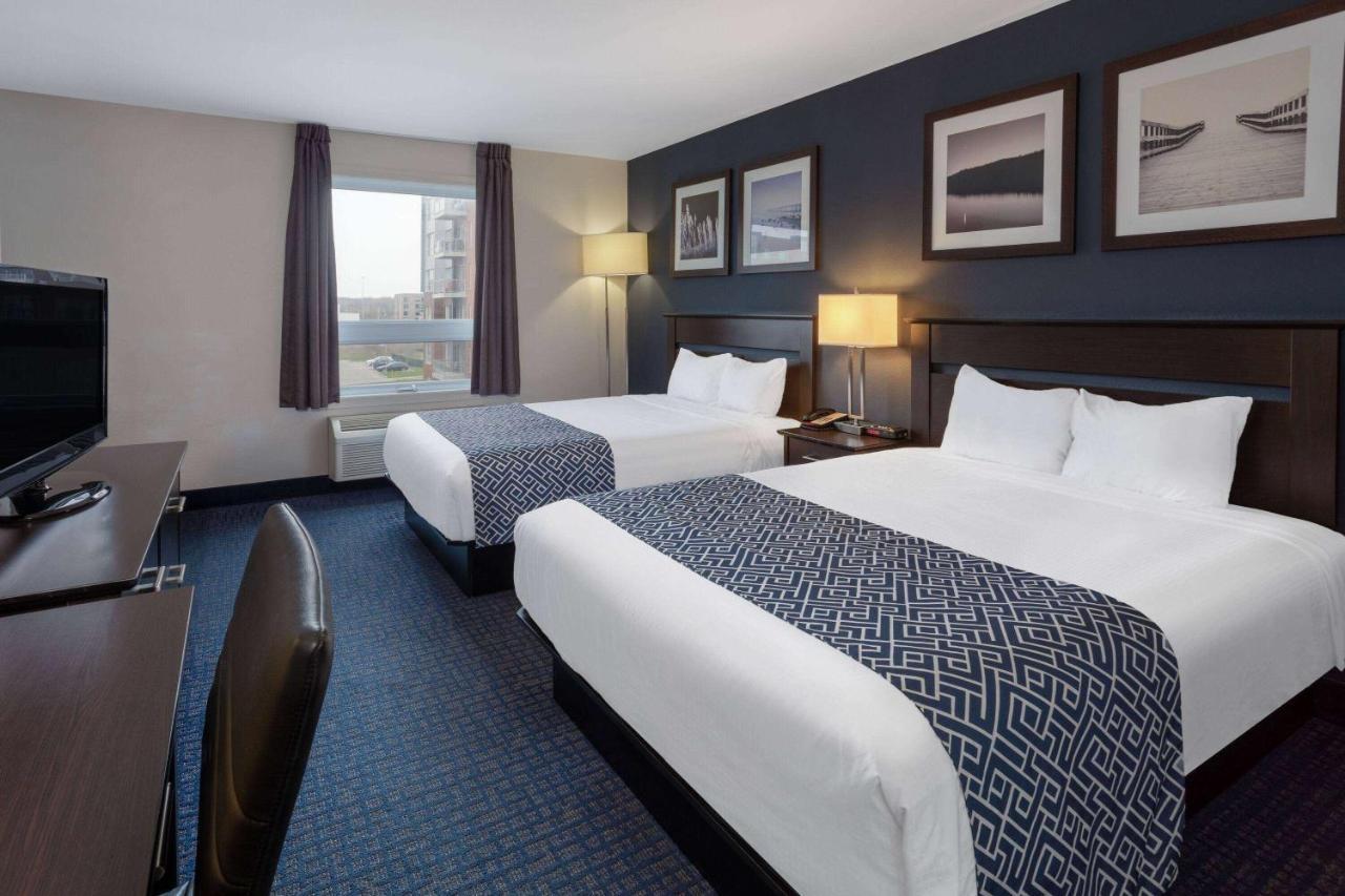 ซูเปอร์ 8 บาย วินด์แฮม ลาชแน/แตร์บอน Hotel แตร์บอนน์ ภายนอก รูปภาพ