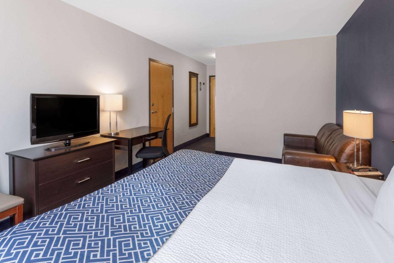 ซูเปอร์ 8 บาย วินด์แฮม ลาชแน/แตร์บอน Hotel แตร์บอนน์ ภายนอก รูปภาพ