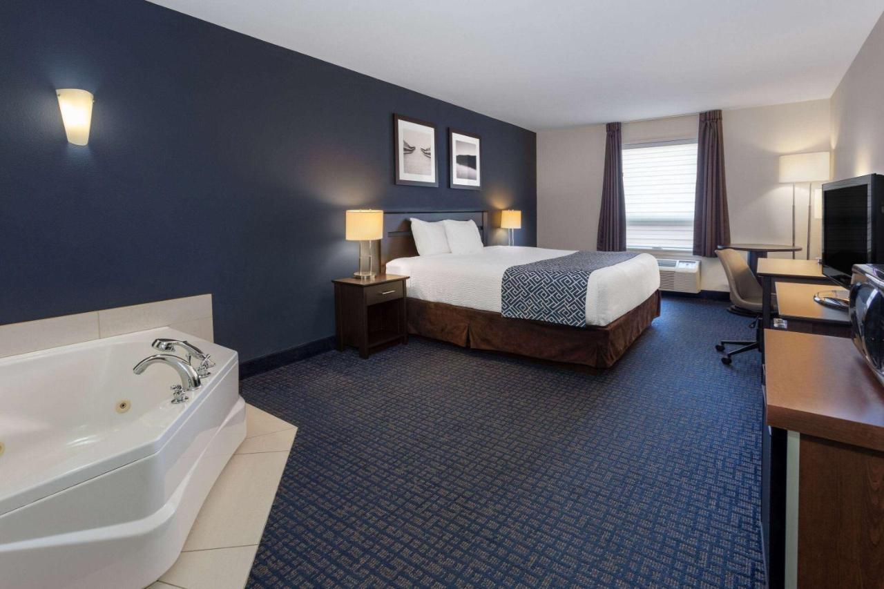 ซูเปอร์ 8 บาย วินด์แฮม ลาชแน/แตร์บอน Hotel แตร์บอนน์ ภายนอก รูปภาพ