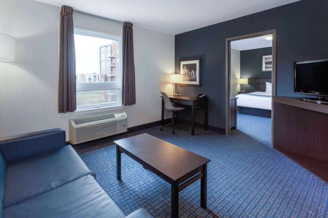 ซูเปอร์ 8 บาย วินด์แฮม ลาชแน/แตร์บอน Hotel แตร์บอนน์ ภายนอก รูปภาพ