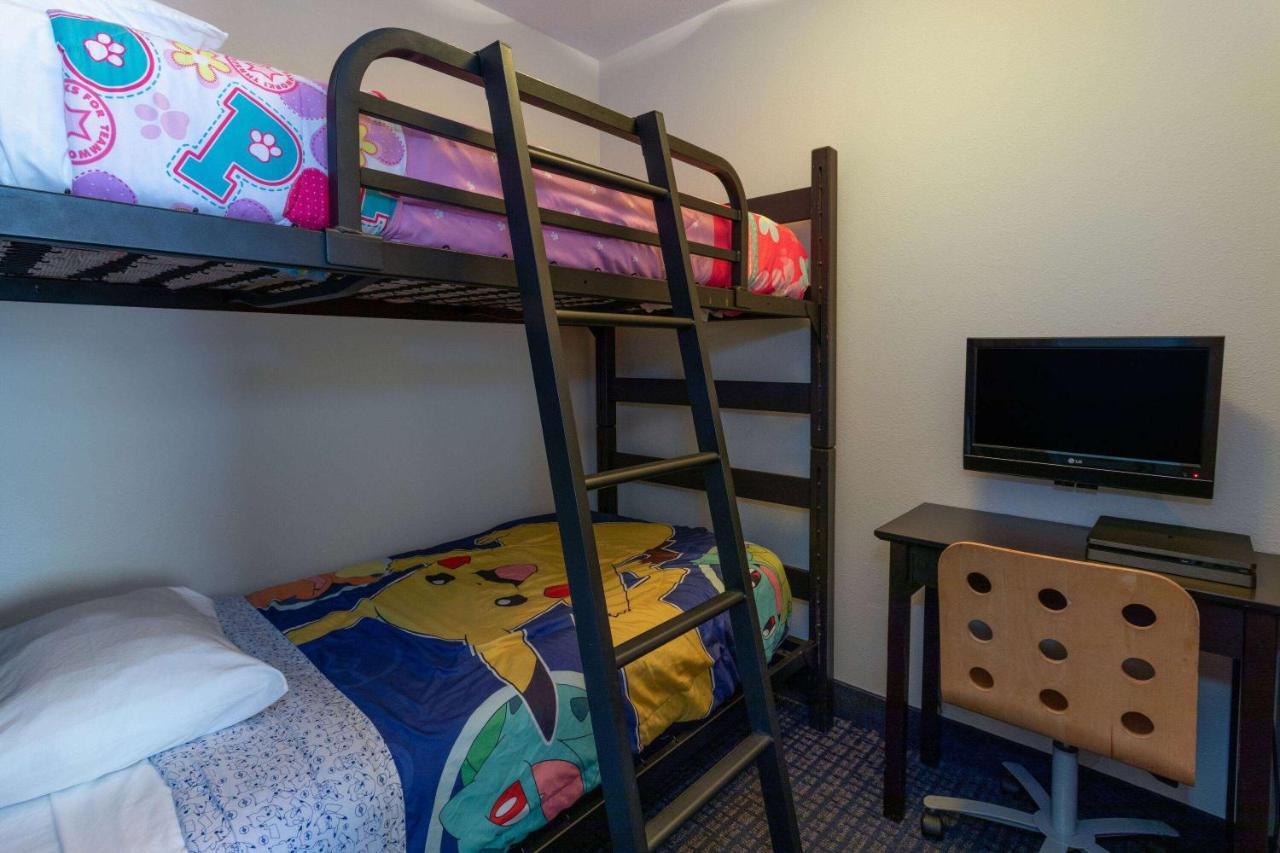 ซูเปอร์ 8 บาย วินด์แฮม ลาชแน/แตร์บอน Hotel แตร์บอนน์ ภายนอก รูปภาพ