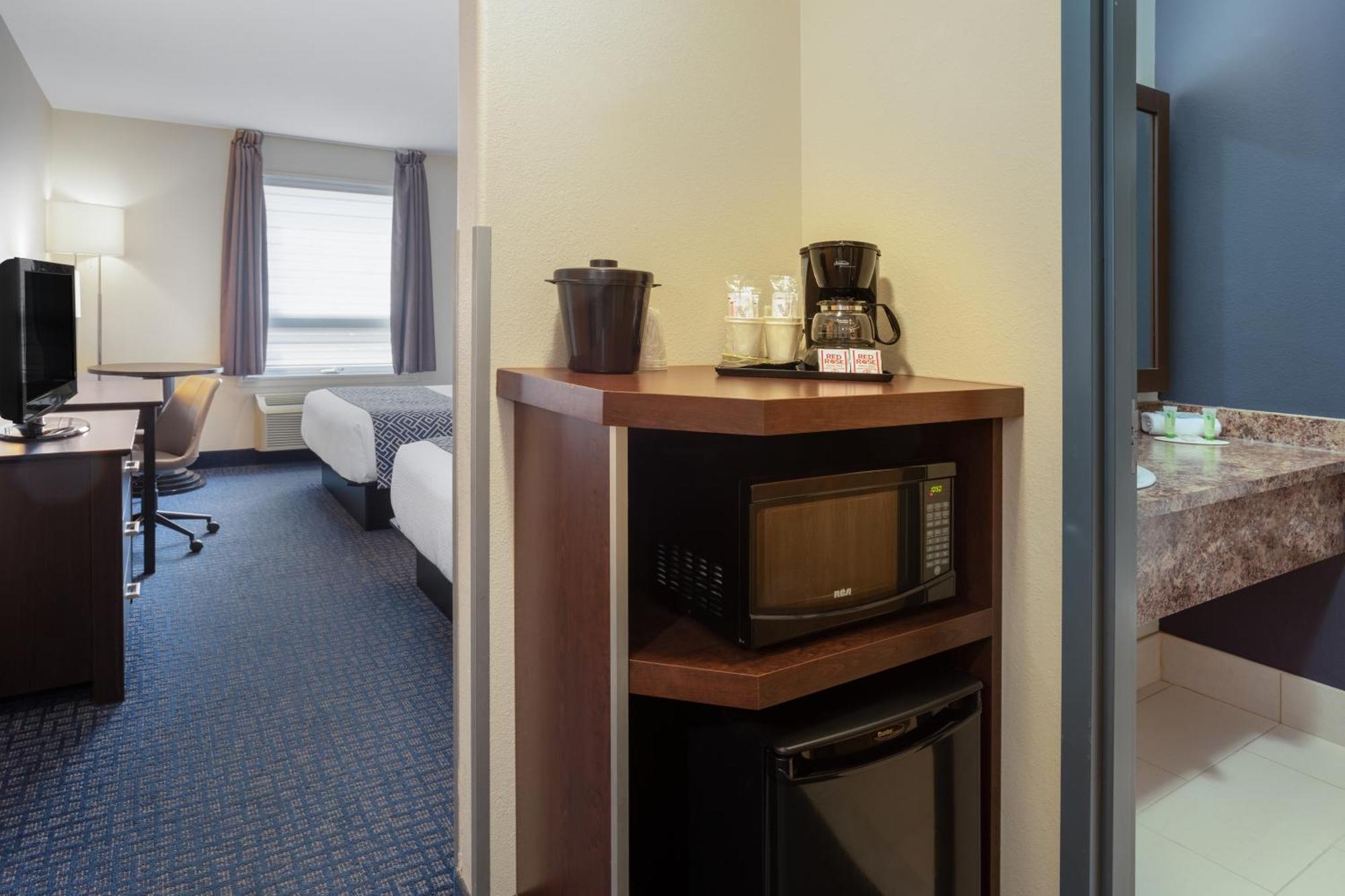 ซูเปอร์ 8 บาย วินด์แฮม ลาชแน/แตร์บอน Hotel แตร์บอนน์ ภายนอก รูปภาพ