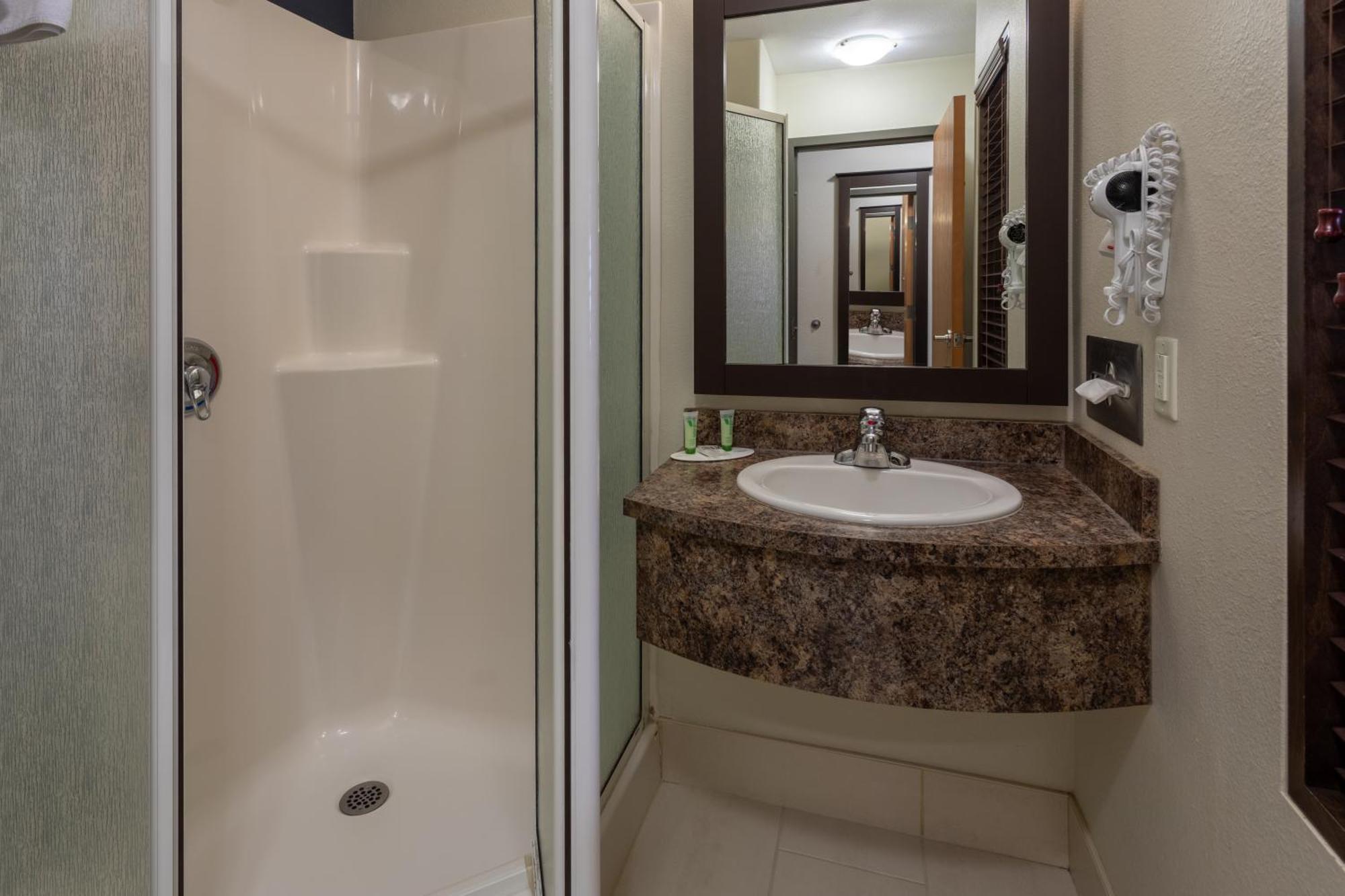 ซูเปอร์ 8 บาย วินด์แฮม ลาชแน/แตร์บอน Hotel แตร์บอนน์ ภายนอก รูปภาพ