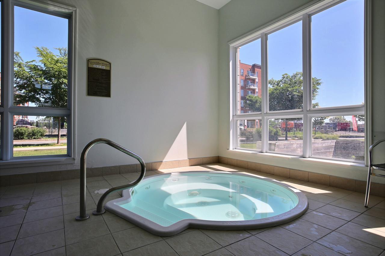 ซูเปอร์ 8 บาย วินด์แฮม ลาชแน/แตร์บอน Hotel แตร์บอนน์ ภายนอก รูปภาพ